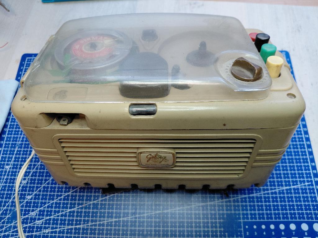 Magnétophone Geloso G.255   VINTAGE, Enlèvement ou Envoi, Magnétophone défectueux