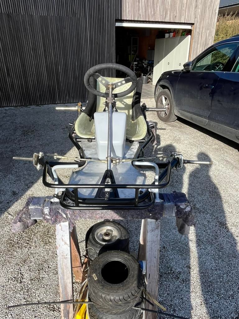 Kart chassis, Sport en Fitness, Karting, Ophalen, Zo goed als nieuw, Kart