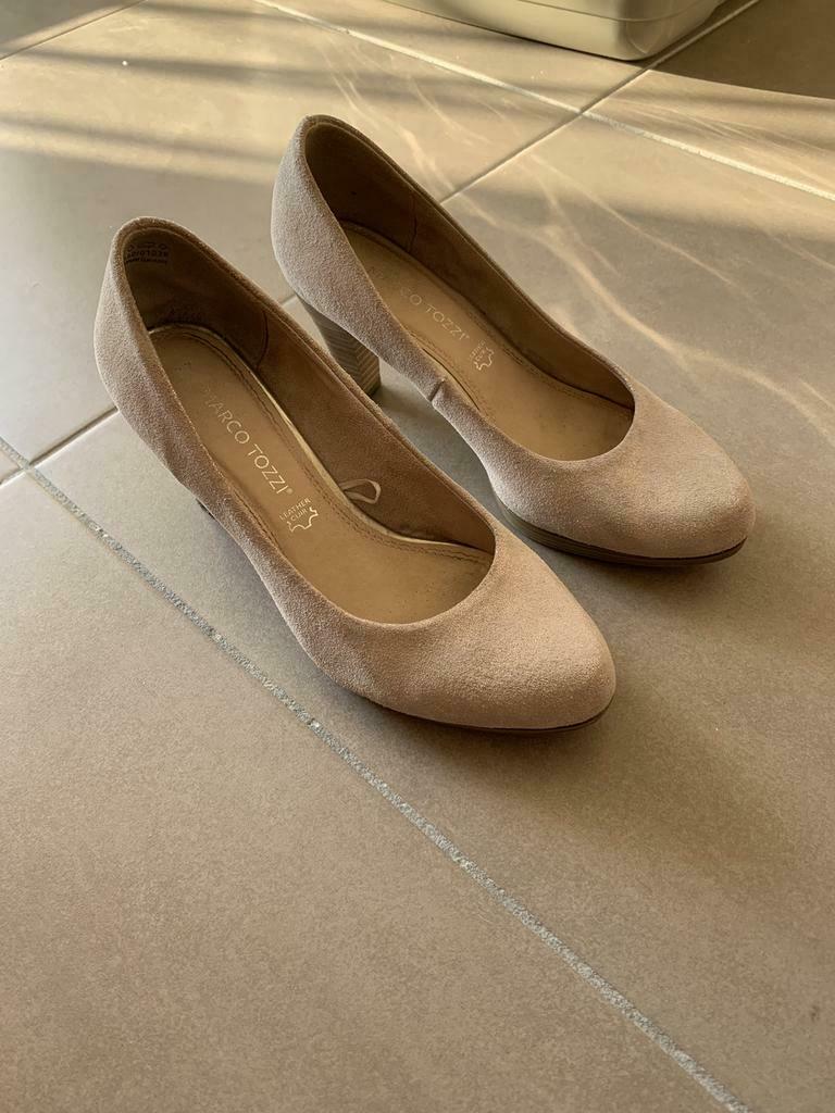 Lichtbruine/blinkende pump van Marco Tozzi, Kleding | Dames, Ophalen of Verzenden, Nieuw, Bruin