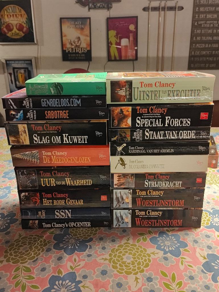 Lot van 17 romans van Tom Clancy, Ophalen of Verzenden, Zo goed als nieuw