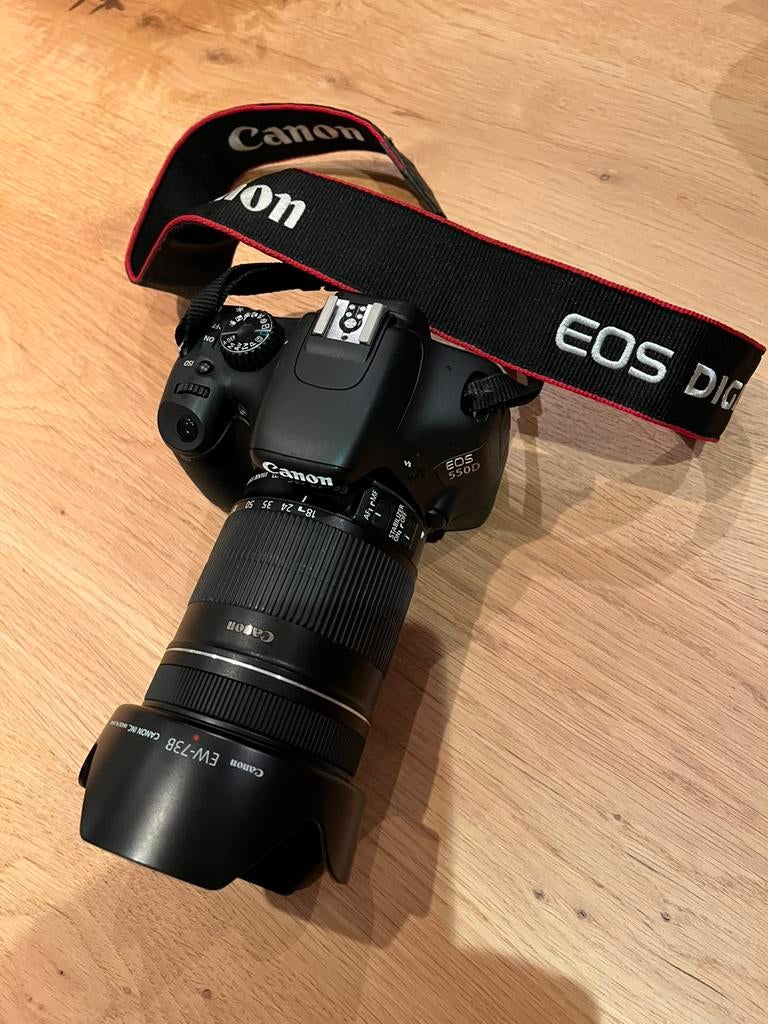 Canon Eos 550D met EFS 18-135, Ophalen, Zo goed als nieuw, Compact, Canon