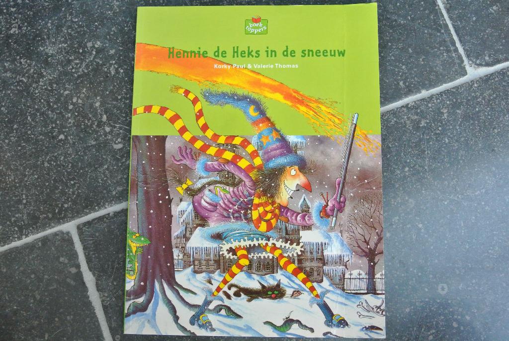 Hennie de heks in de sneeuw, Boeken, Kinderboeken | Kleuters, Ophalen of Verzenden