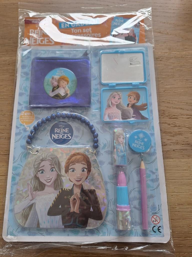 Magazine Frozen Franstalig met leuke accessoires, Enlèvement ou Envoi, Neuf