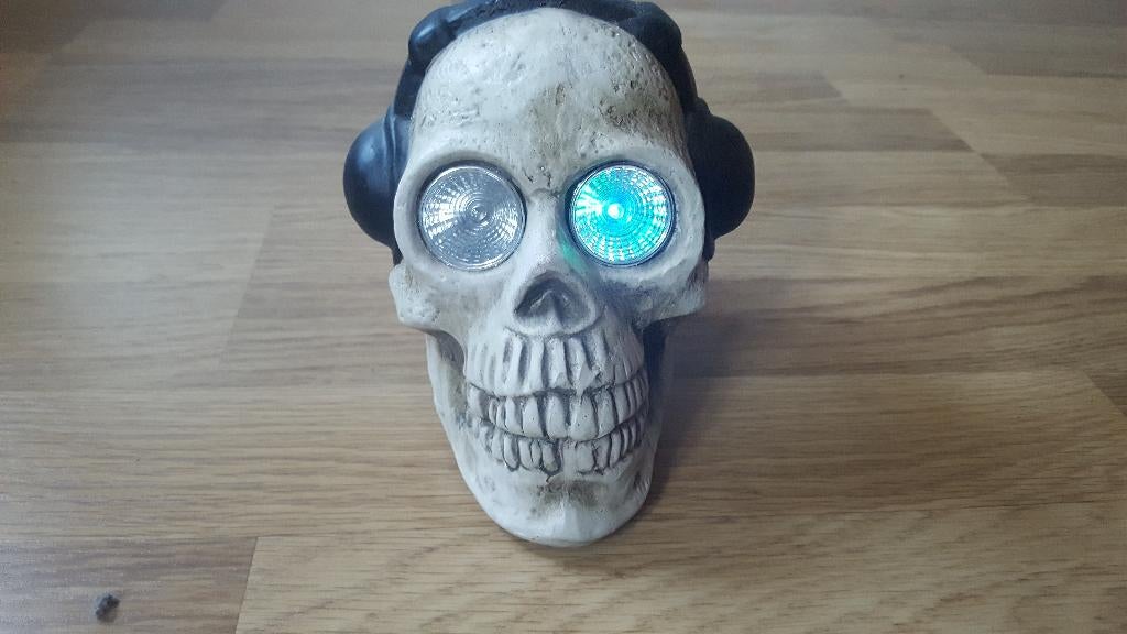 Halloween: Stoer doodshoofd met flikkerende ogen, Ophalen of Verzenden, Zo goed als nieuw
