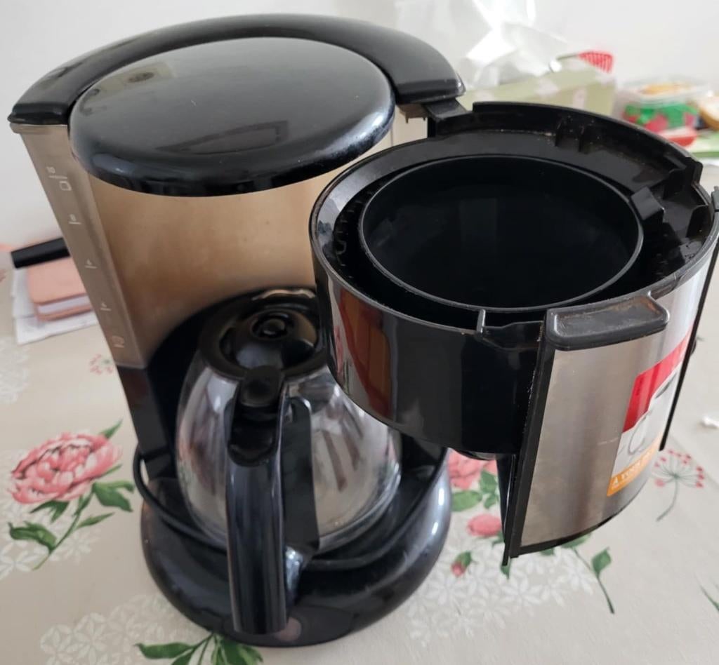 Percolateur filtre électrique Moulinex, Café moulu, Réservoir d'eau amovible, Comme neuf, 10 tasses ou plus