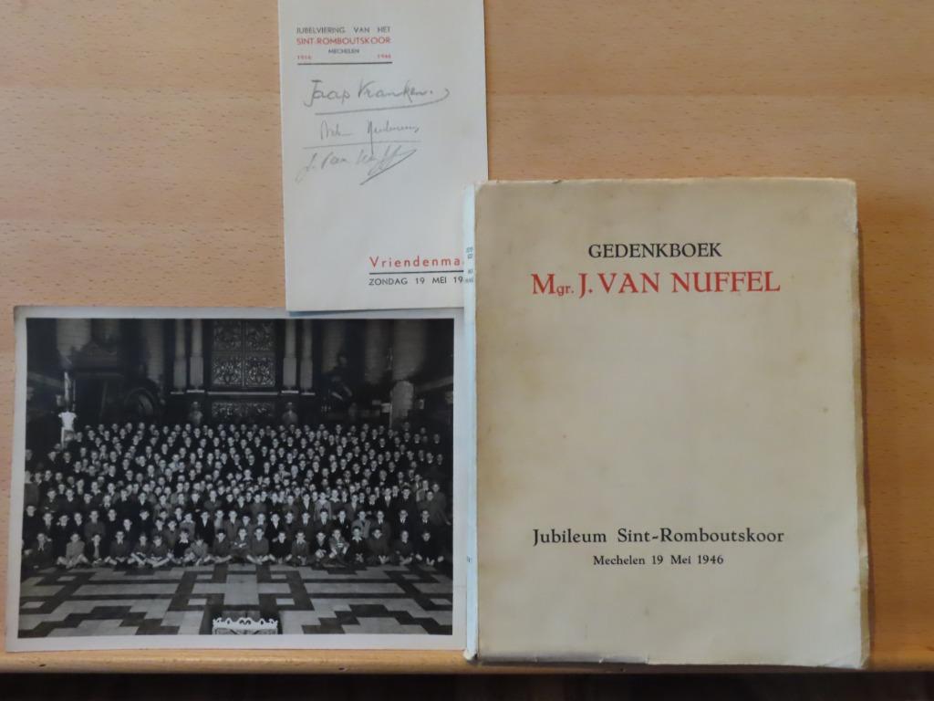 Gedenkboek Mgr. J. Van Nuffel met nummer 434 / met foto en e, Boeken, Sint-Romboutskoor, Ophalen of Verzenden, 20e eeuw of later