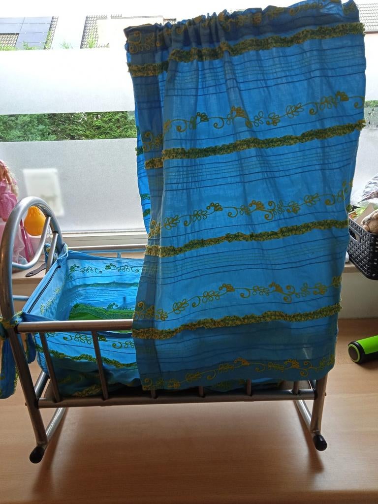 Poppen wieg, Ophalen