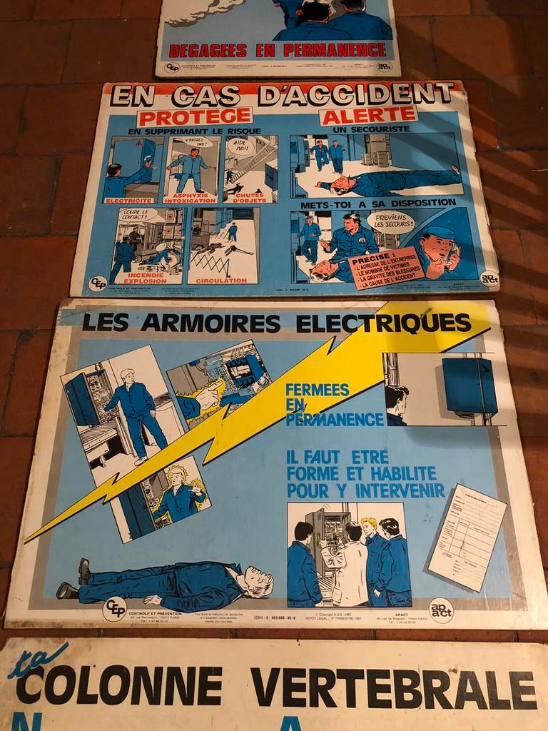 VINTAGE ORIGINELE SAFETY BORDEN EHBO COLLECTIE, Antiek en Kunst, Ophalen of Verzenden