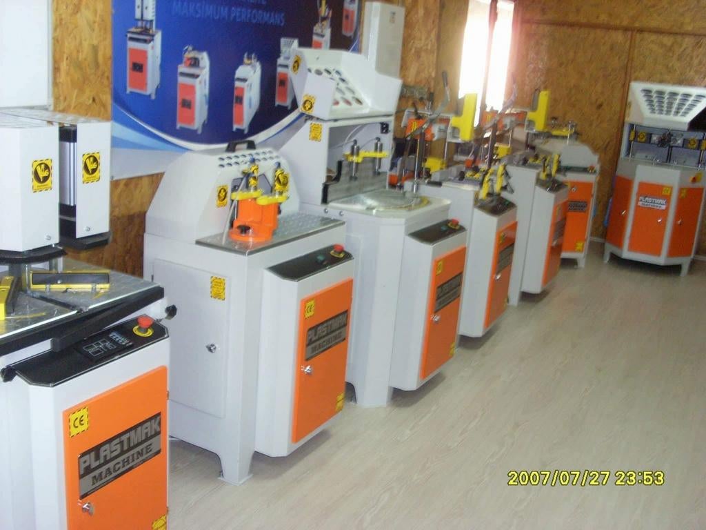 Machines pour fabrication fenetre porte pvc.