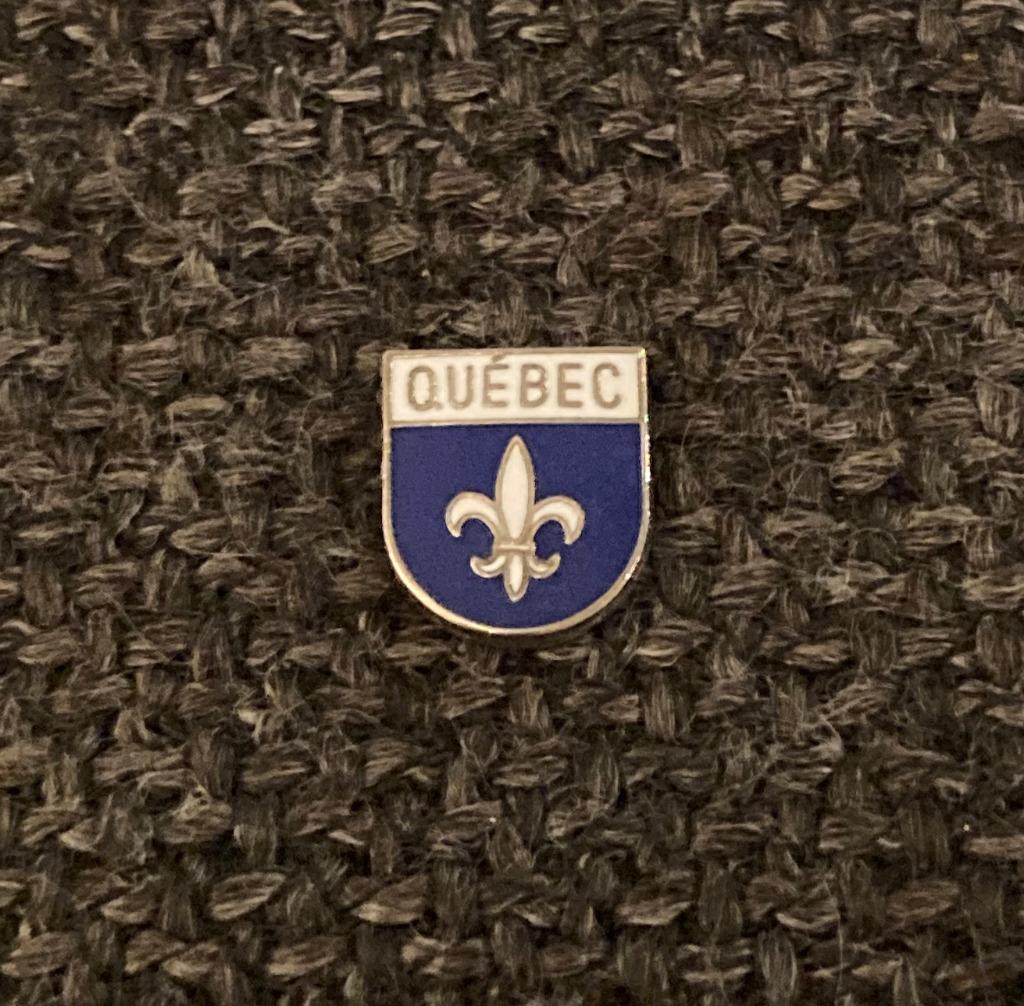PIN - QUÉBEC - CANADA, Envoi, Utilisé, Ville ou Campagne, Insigne ou Pin's
