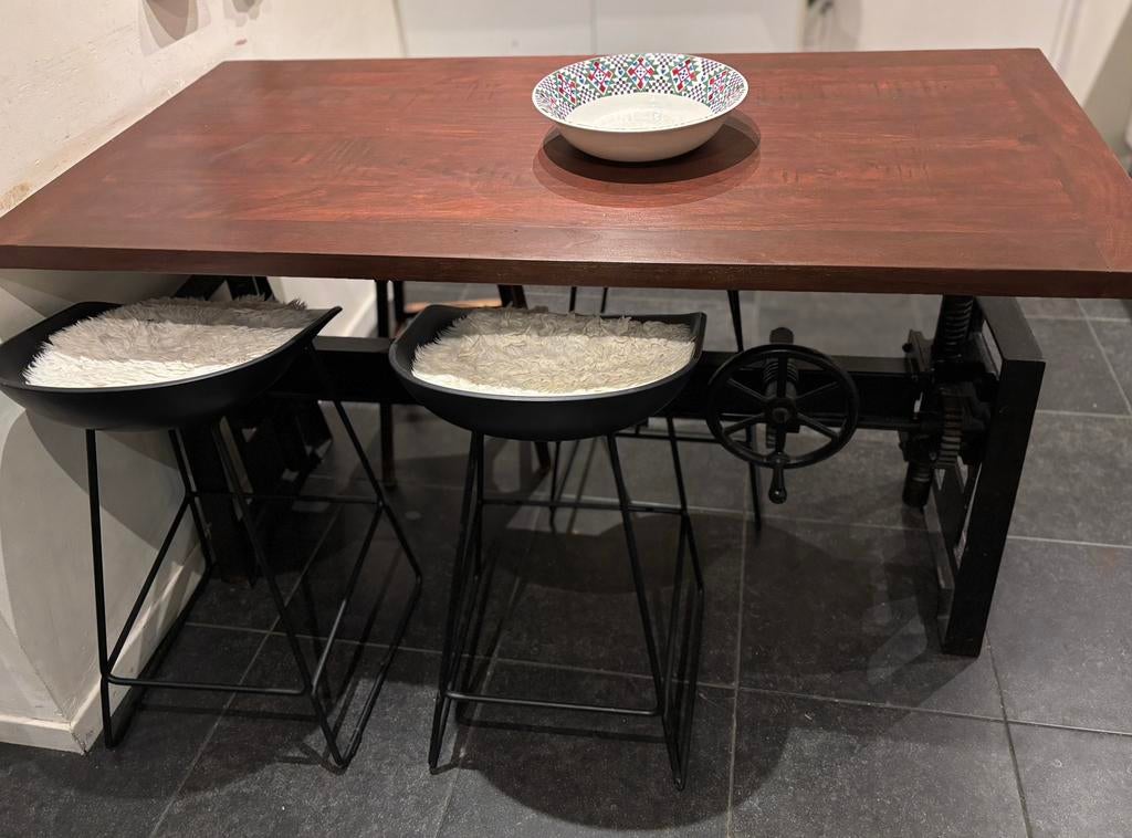 Table de cuisine design, pied en fonte, réglable en hauteur, Quatre personnes, 150 à 200 cm, Comme neuf, Enlèvement
