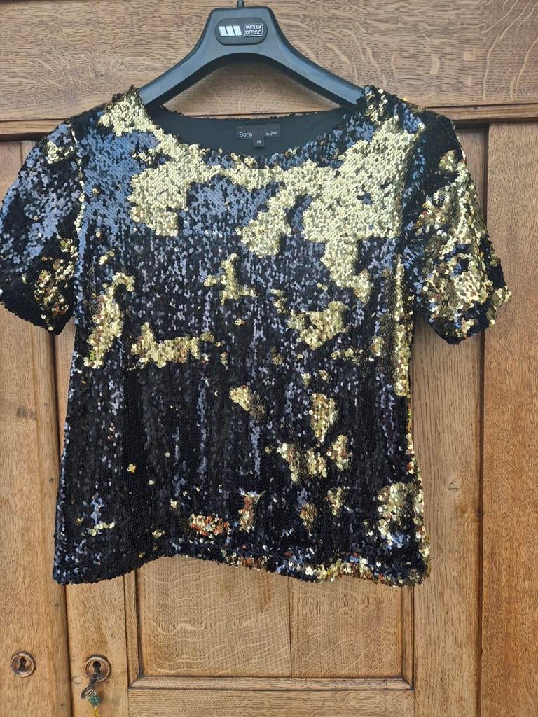 Mooie blouse met zwarte en gouden lovertjes, Ophalen of Verzenden, Zo goed als nieuw