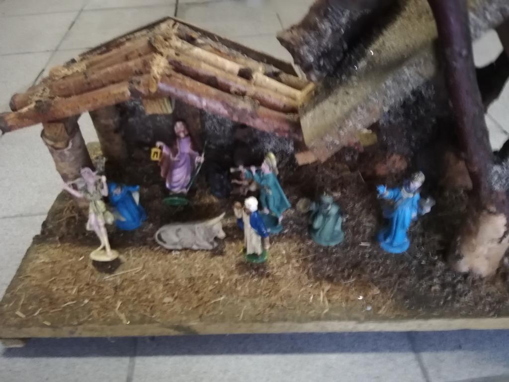CRECHE DE NOËL EN BOIS ANCIENNE, Enlèvement, Comme neuf