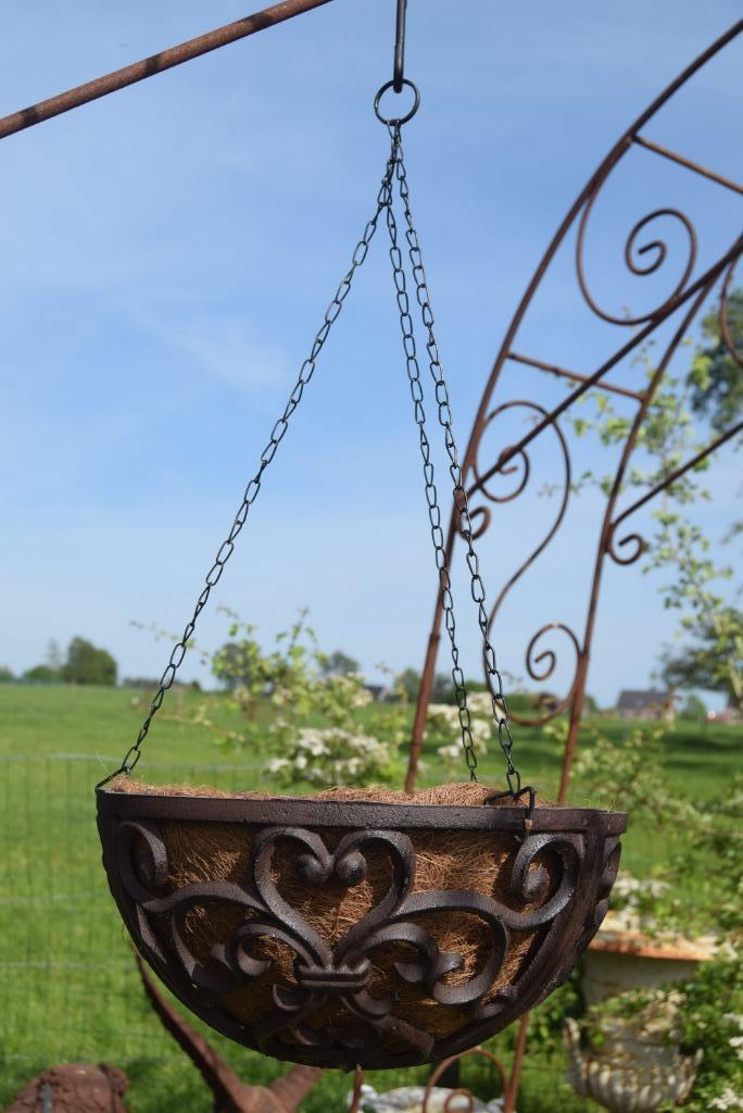 Magnifique suspension , panier en fonte pour plantes et fleu, Enlèvement ou Envoi, Neuf, Autres matériaux, Jardin