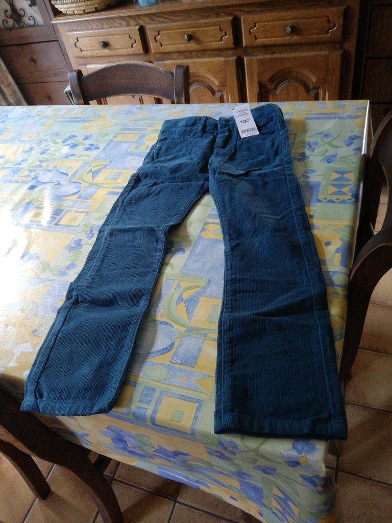 Pantalon garçon Okaidi. Vert. Taille 7 ans. Neuf., Enlèvement ou Envoi, Comme neuf, Garçon, Pantalon