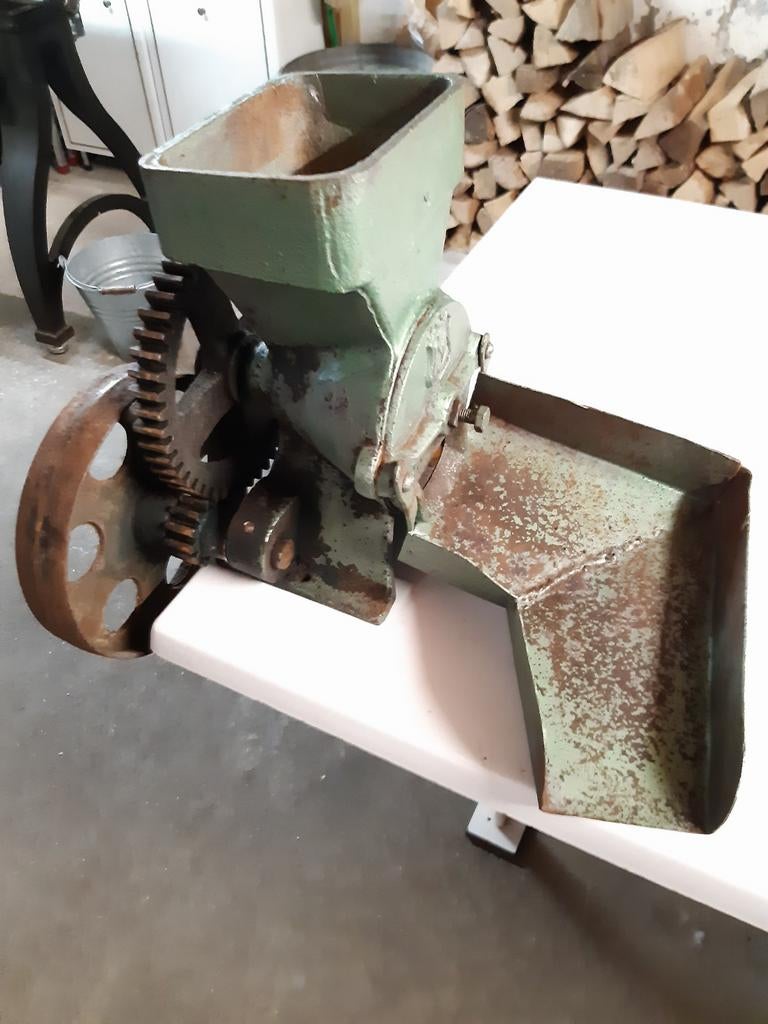 Moulin à grains pour animaux ., Enlèvement, Utilisé