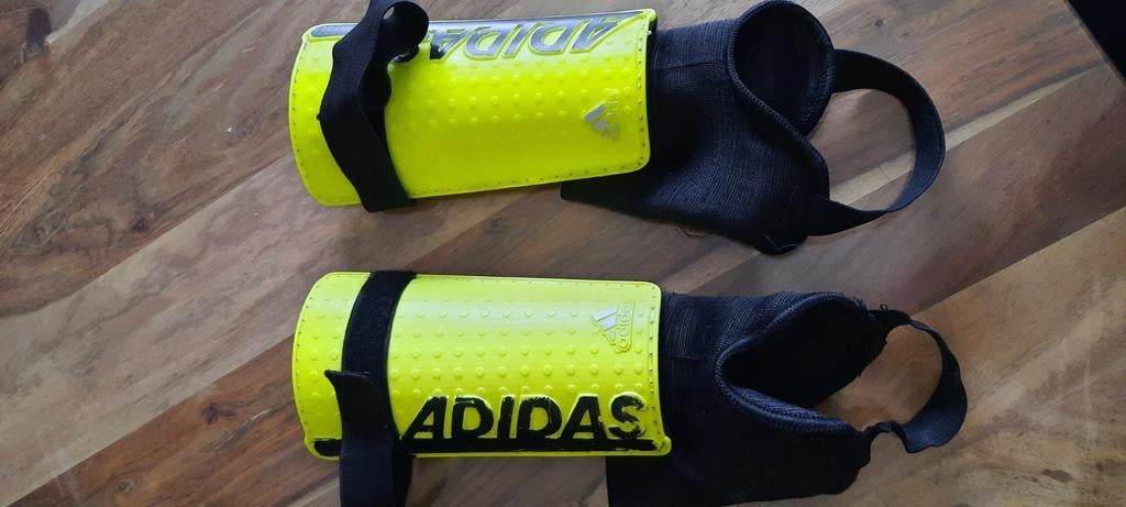 Protège-tibias Adidas taille M avec sac de rangement, Taille M, Enlèvement, Comme neuf, Autres types
