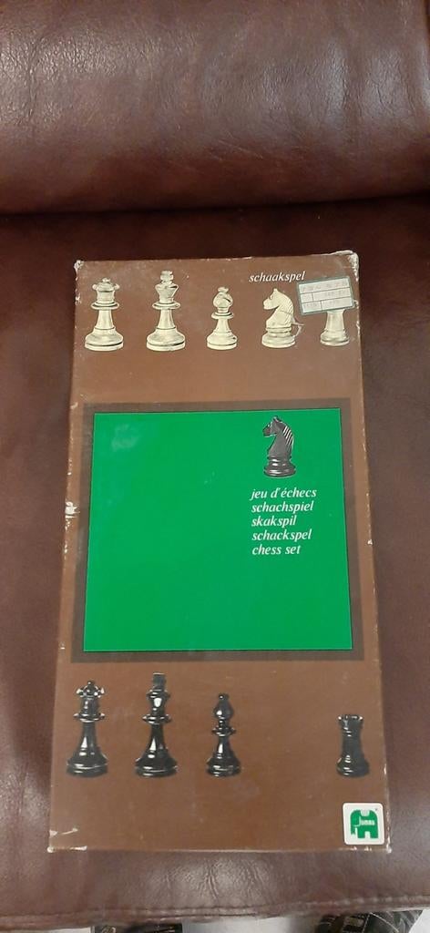 Jeu d'échecs avec des pions en bois, Enlèvement ou Envoi, Comme neuf