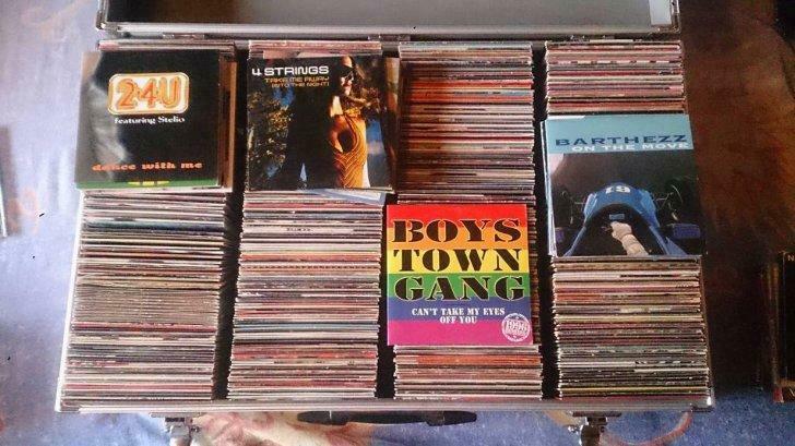 Cd singles koffer 1, CD & DVD, CD | Dance & House, Disco, Enlèvement ou Envoi