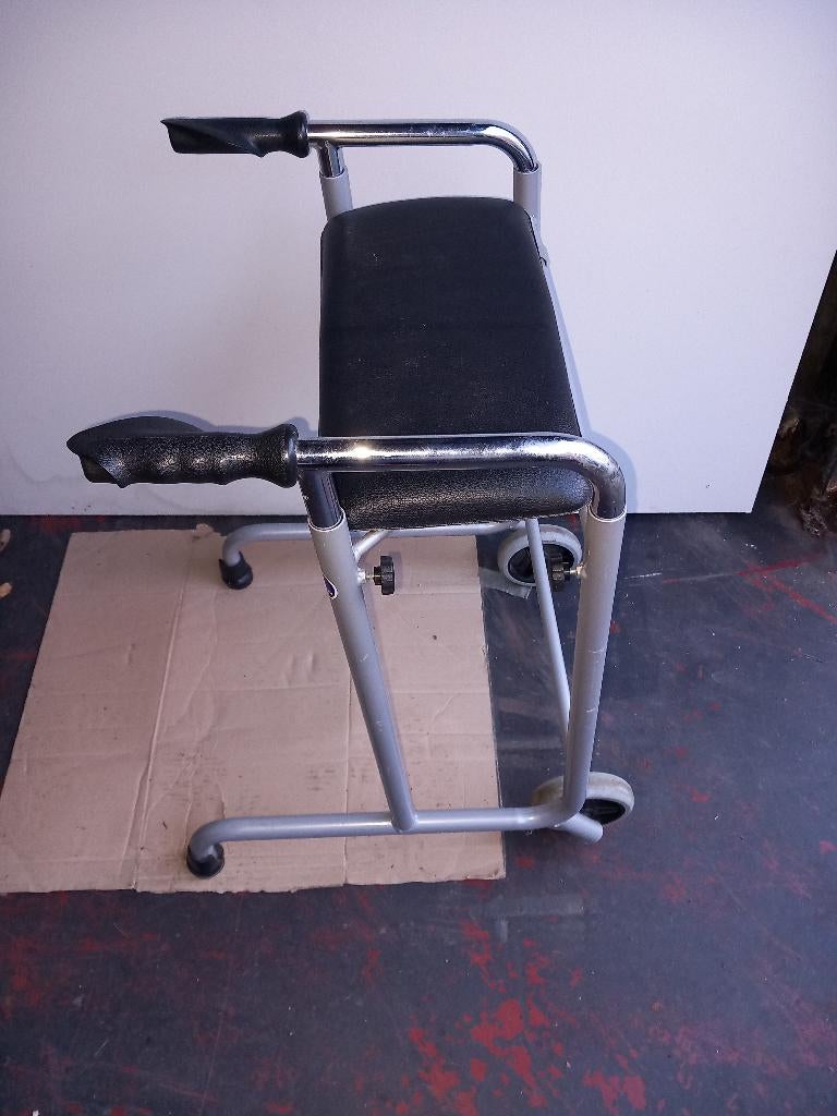 déambulateur à 2 pieds et 2 roues, Divers, Enlèvement ou Envoi, Poids léger, Comme neuf