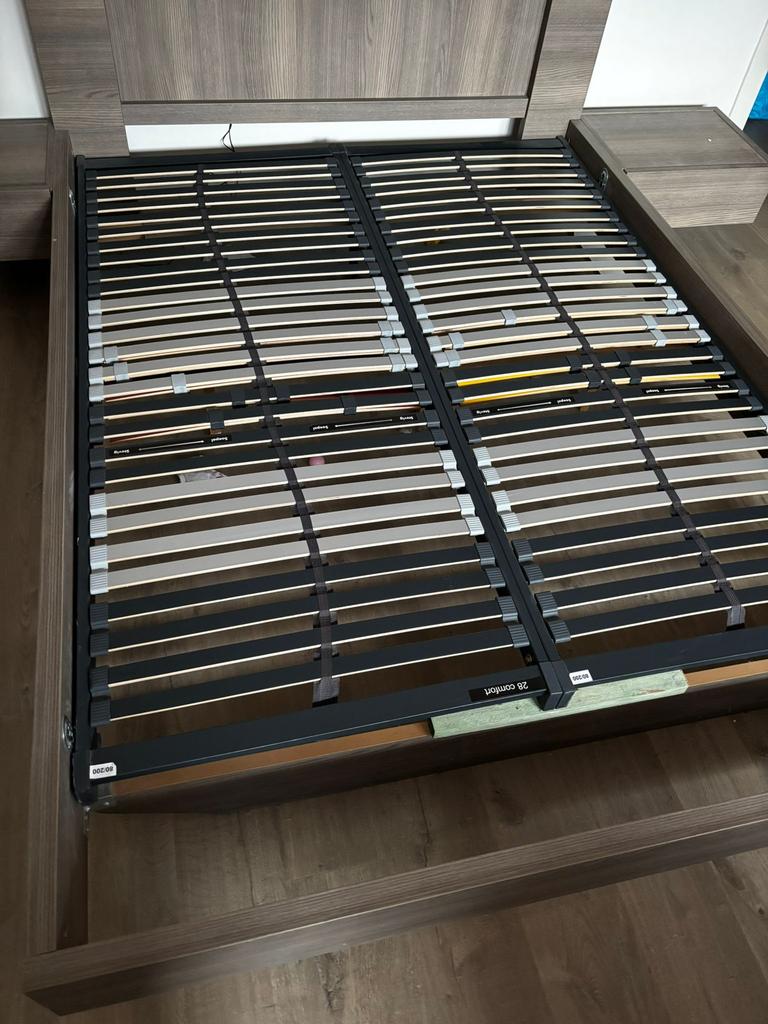 tweepersoonsbed met twee nachtkastjes, Huis en Inrichting, Ophalen, Zo goed als nieuw