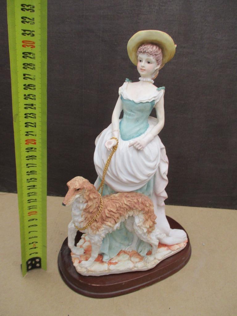 beeld , elegante dame met windhond, Ophalen of Verzenden, Gebruikt, Overige typen