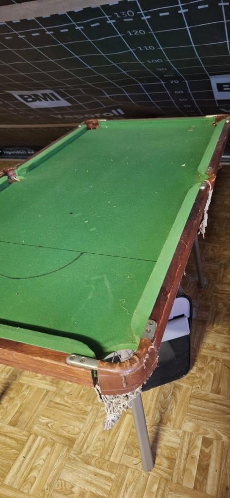 Kleine pooltafel met 2 stokken ,en ook poten ., Sport en Fitness, Biljarten en Poolen, Ophalen