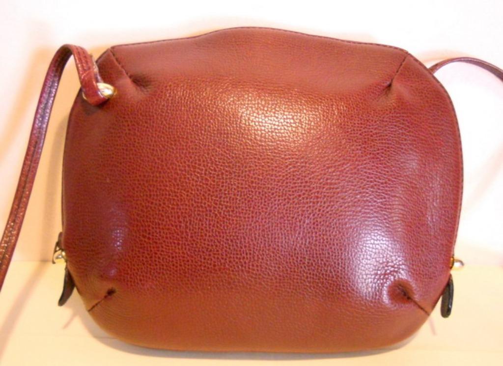 sac à bandoulière vintage en cuir bordeaux ; cross over 11, Enlèvement ou Envoi, Comme neuf, Sac à bandoulière