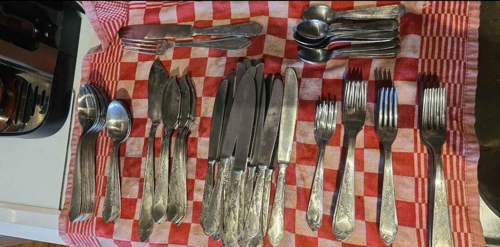 Couverts inox, Enlèvement