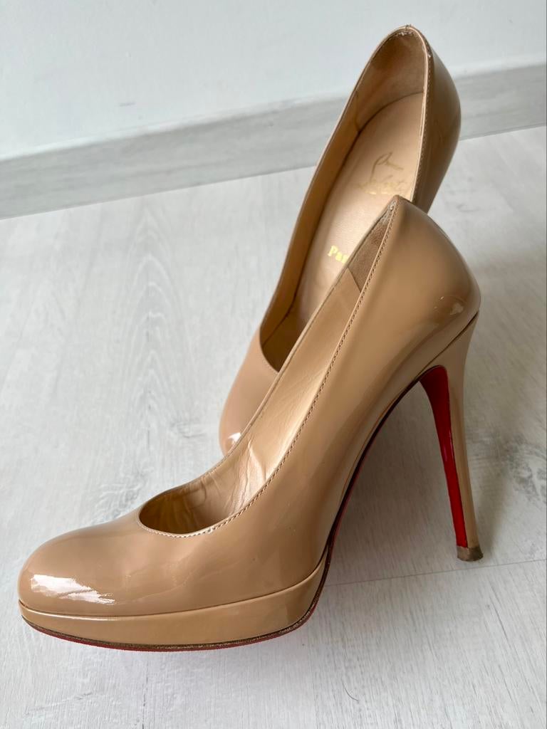 Christian Louboutin pumps maat 37 Nieuwstaat, Kleding | Dames, Schoenen, Ophalen of Verzenden, Zo goed als nieuw, Pumps