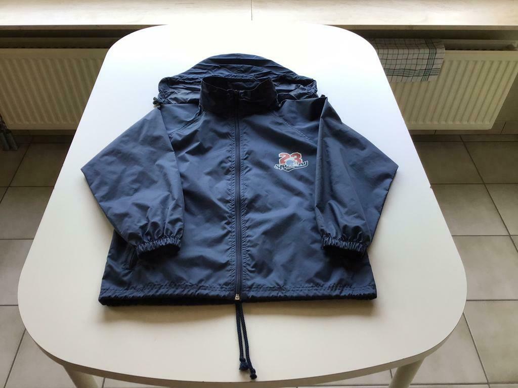 Regenjas,donkerblauw met kap,maat 140 , goede staat, Ophalen of Verzenden, Zo goed als nieuw