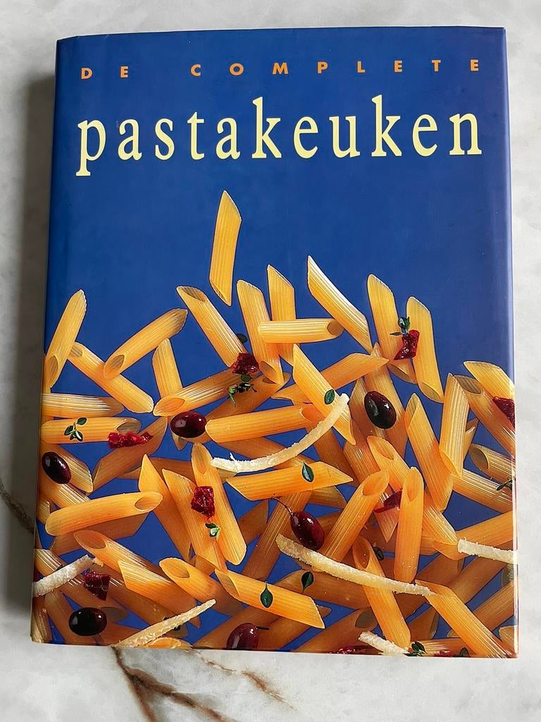 Kookboek De Complete Pastakeuken Konemann, Boeken, Kookboeken, Ophalen of Verzenden, Zo goed als nieuw, Italië