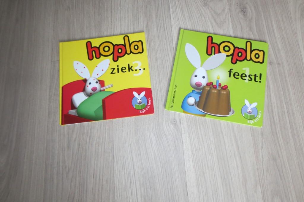 Boek Hopla feest Foto 2544, Ophalen of Verzenden, Zo goed als nieuw