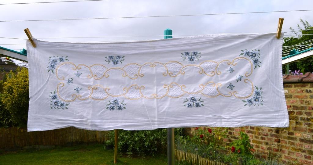 nappe rectangulaire , chemin de table , blanc cassé ,95/35cm, Enlèvement ou Envoi, Comme neuf, Rectangle, Intérieur