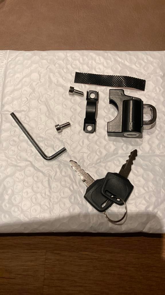 Antivol de casque avec supports de montage 2 clés, Motos, Enlèvement ou Envoi, Neuf