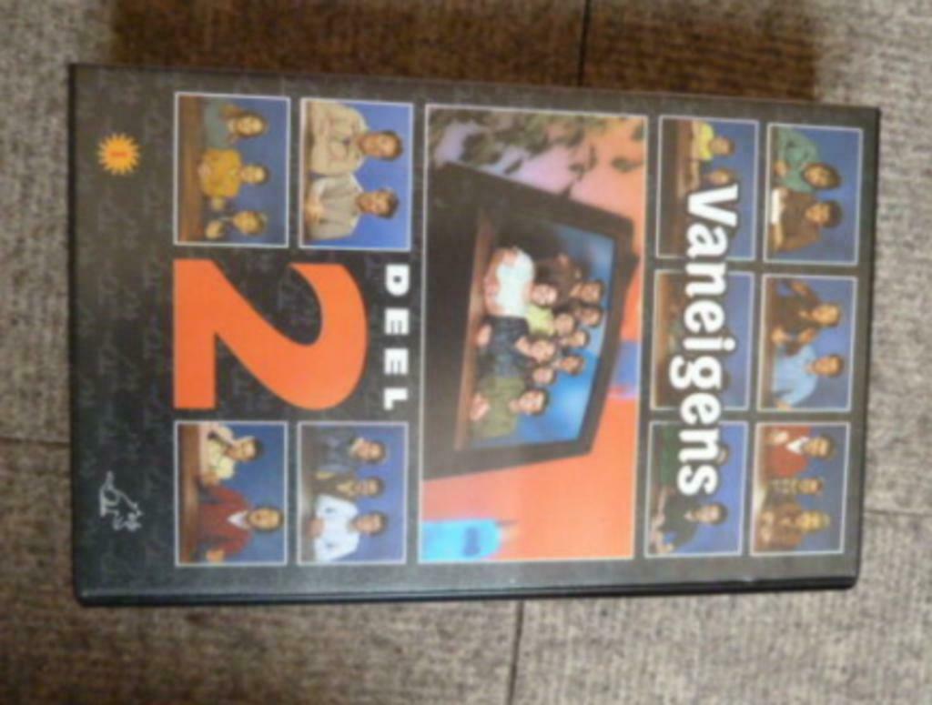 VHS video cassette VANEIGENS DEEL 2 uit Man bijt hond, Alle leeftijden, Ophalen of Verzenden, Tv-serie of Tv-programma