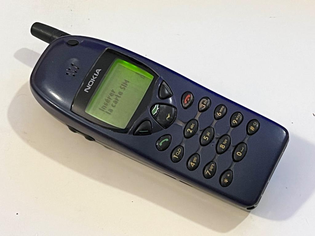 Nokia 6110 pour pièces ou à réparer (1998), Télécoms, Enlèvement ou Envoi, Classique ou Candybar, Clavier physique, Ne fonctionne pas