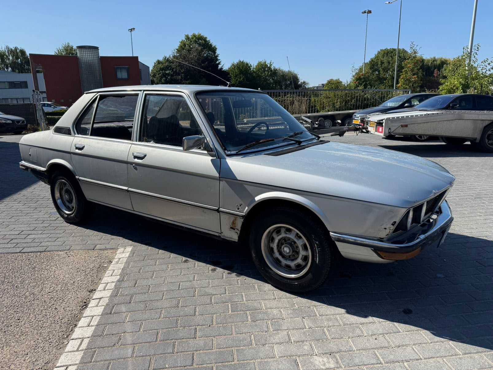 Projet de restauration de la grange manuelle BMW 525 E12, Autos, BMW, Argent ou Gris, Boîte manuelle, Noir, 5 portes