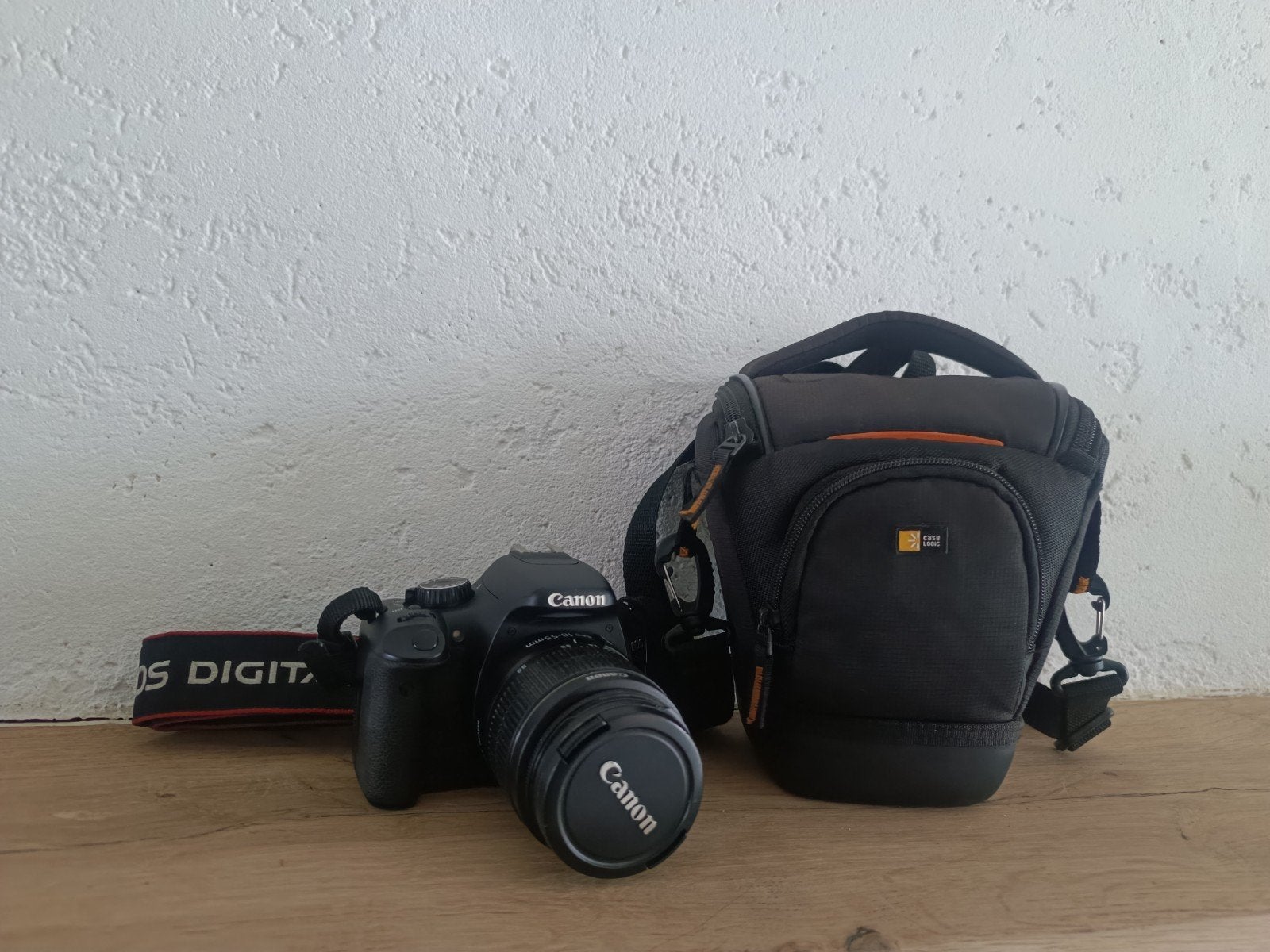 Canon OES 550D
In goede staat
met draagtas en een oplader, Ophalen, Oplader, Canon