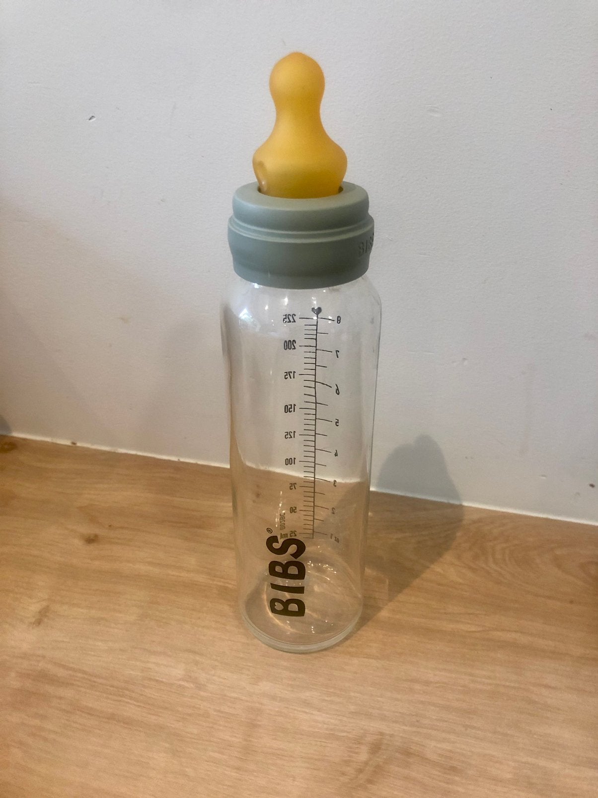 Baby fles in glas van Bibs 225 ml- nooit gebruikt, Kinderen en Baby's, Ophalen, Zo goed als nieuw