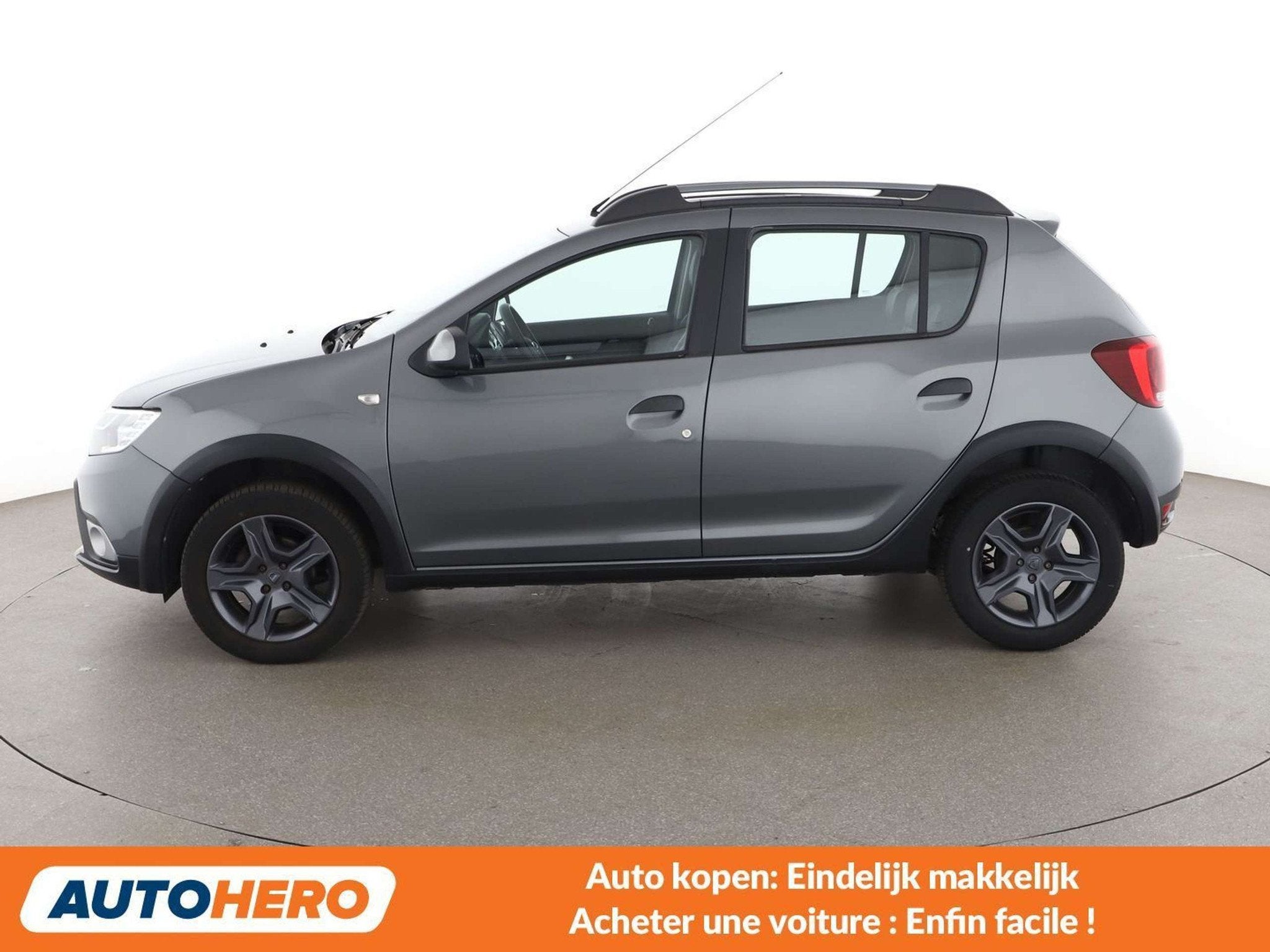 Dacia Sandero 0.9 TCe Stepway Celebration (bj 2018), Auto's, Voorwielaandrijving, 898 cc, Gebruikt, Zwart