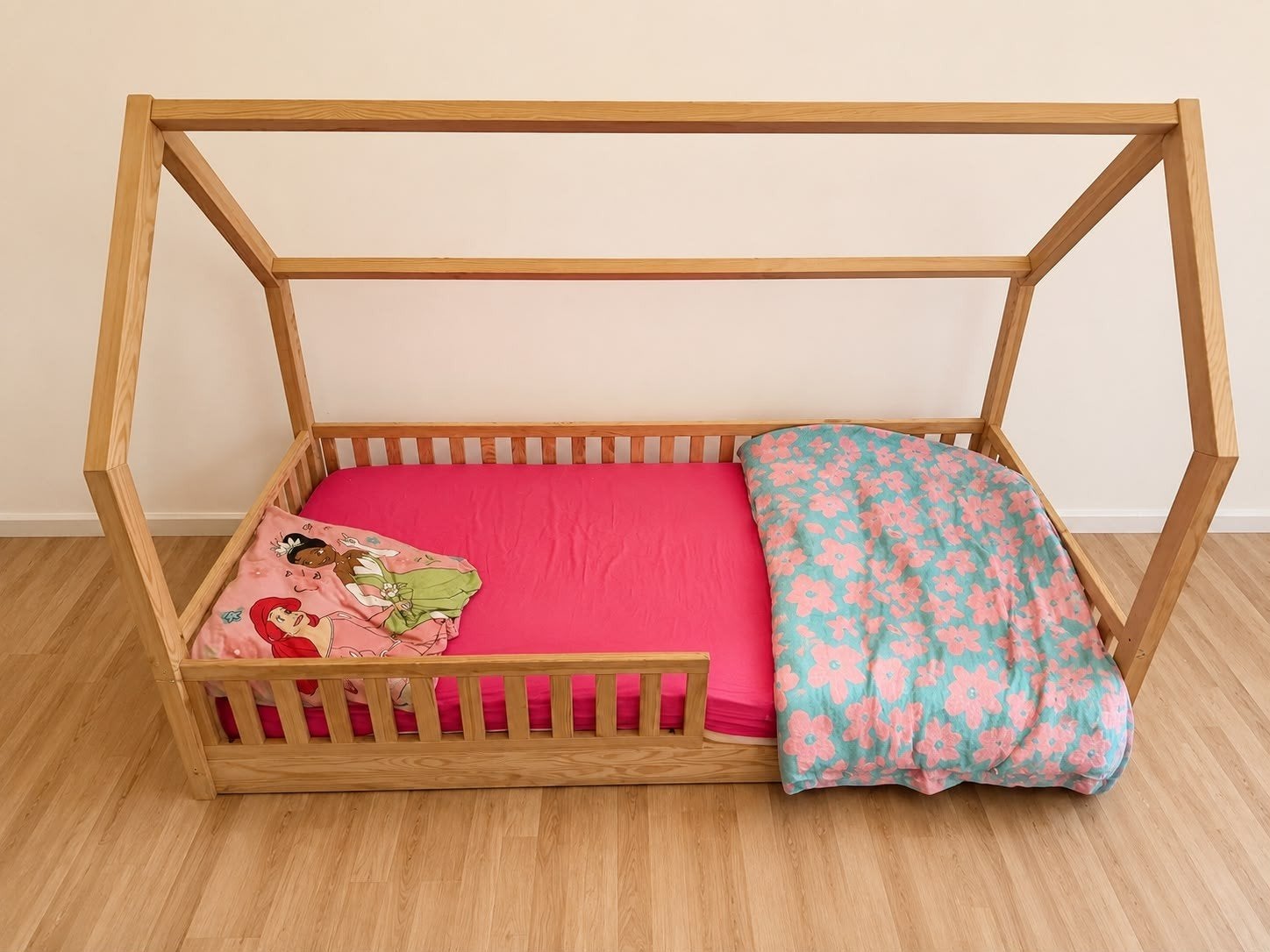 Lit cabane Juniorama 200x90cm Très bon état