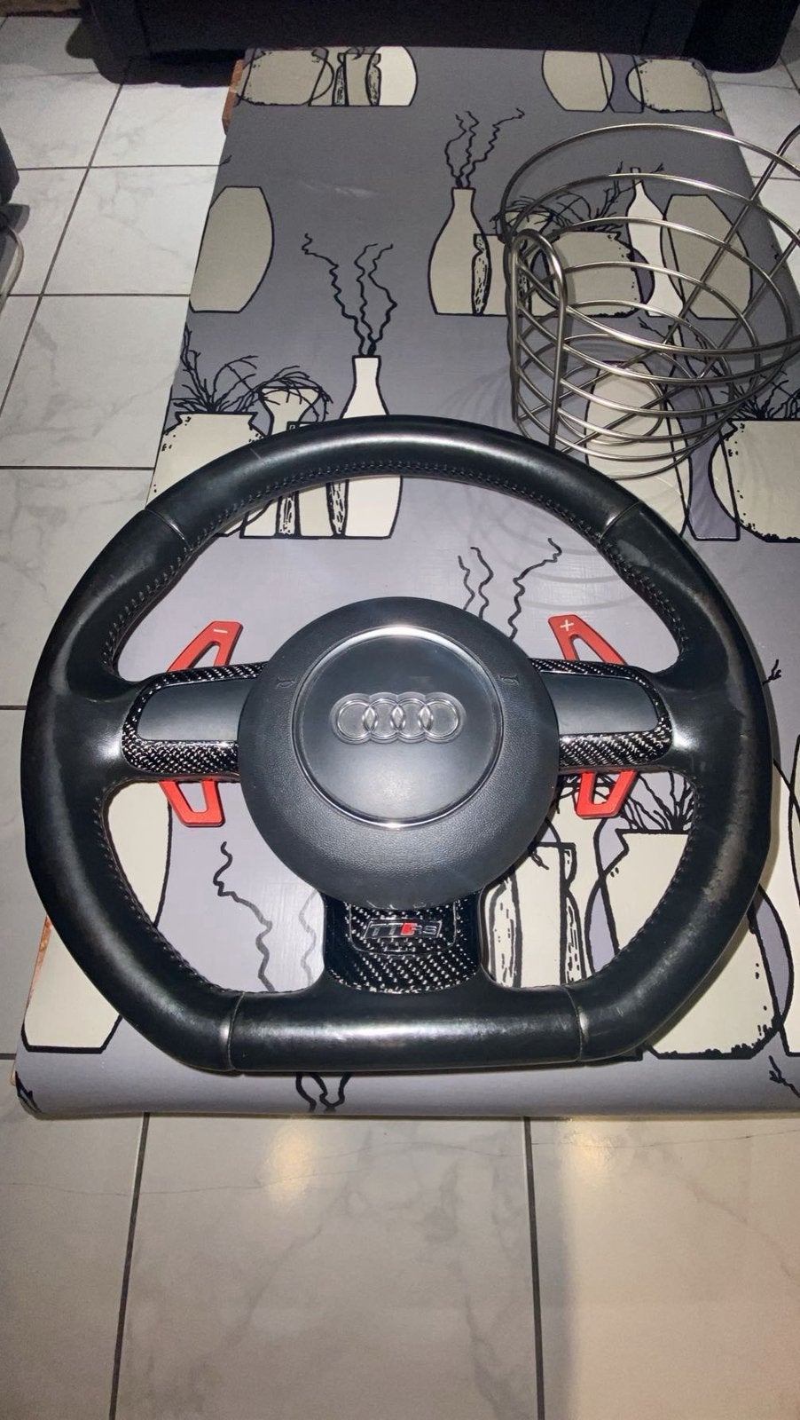 Volant meplat audi, Enlèvement, Audi