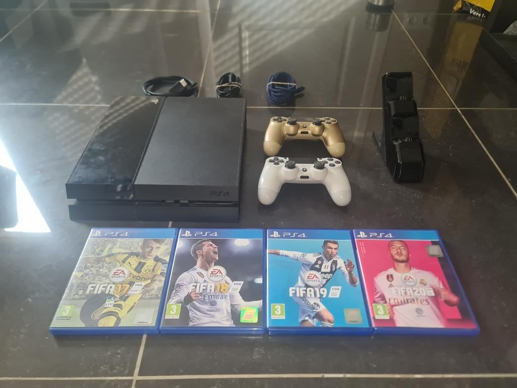 Sony PlayStation 4 + 2 Controllers + 4 Games + oplaadstation, Ophalen, Zo goed als nieuw, Met 2 controllers, Met games