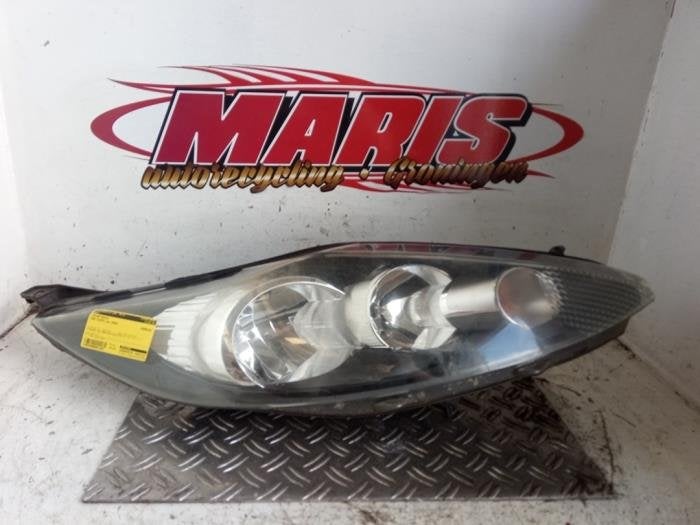 Phare droit d'un Ford Fiesta, -, -, 3 mois de garantie, -