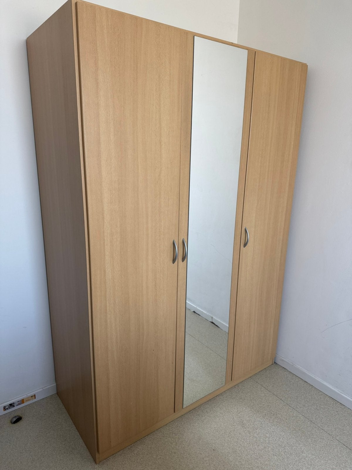 Armoire 3 portes en bois clair avec miroir, Maison & Meubles, Enlèvement, Comme neuf, Chêne