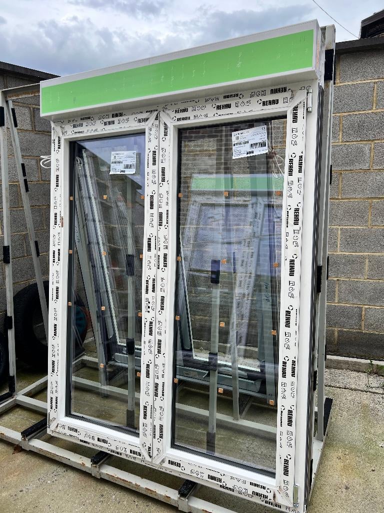 A vendre nouveau châssis PVC bicolor, Bricolage & Construction, Châssis & Portes coulissantes, Neuf, Châssis de fenêtre, Synthétique