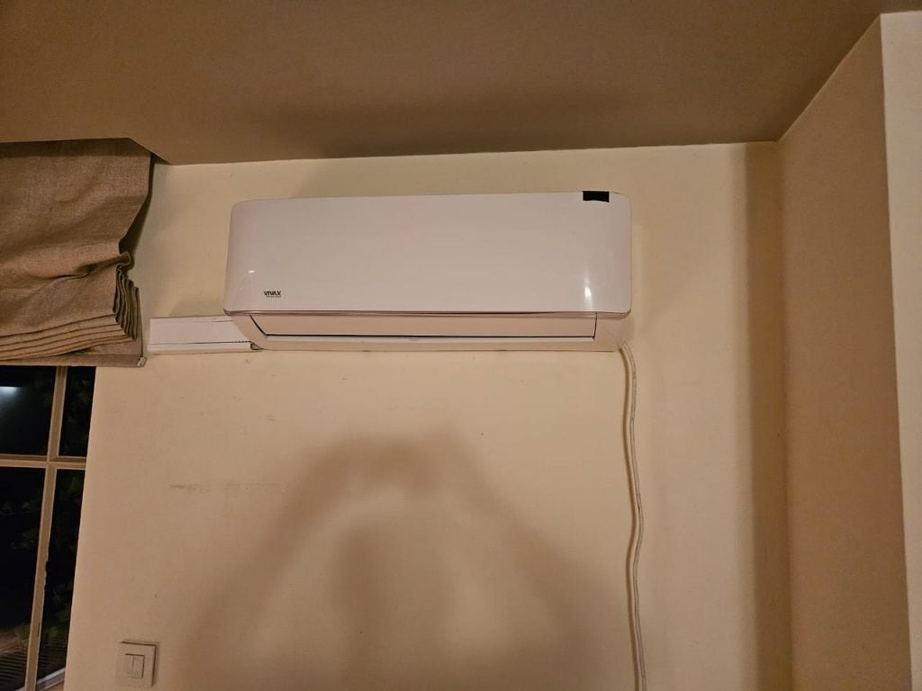 Climatiseur VIVAX R-Design 2 unités 1 installée + 1 neuf, Enlèvement, Comme neuf