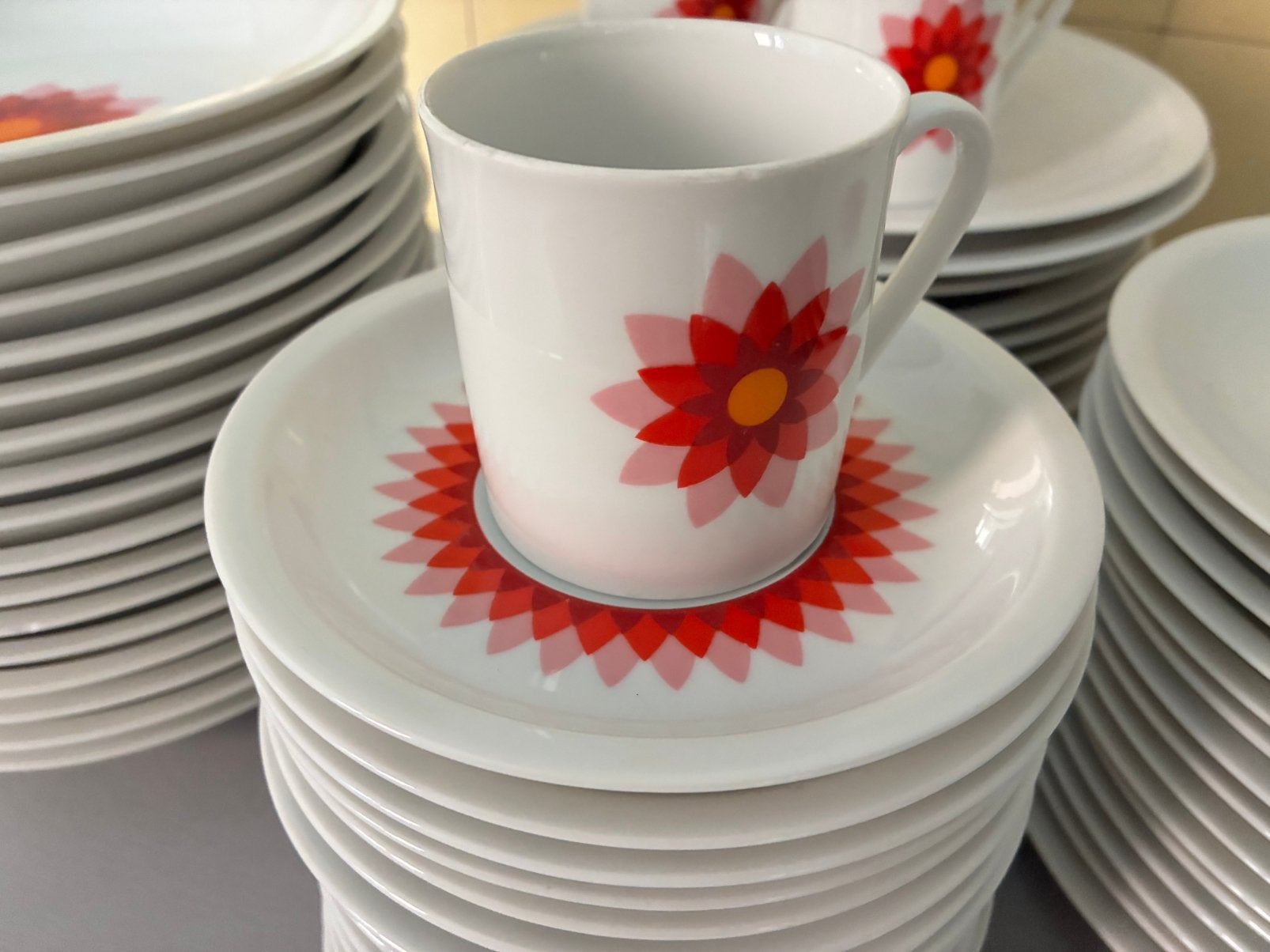 Vintage 12 delig koffie en eetservies arzberg, Ophalen, Zo goed als nieuw, Porselein, Bord(en)