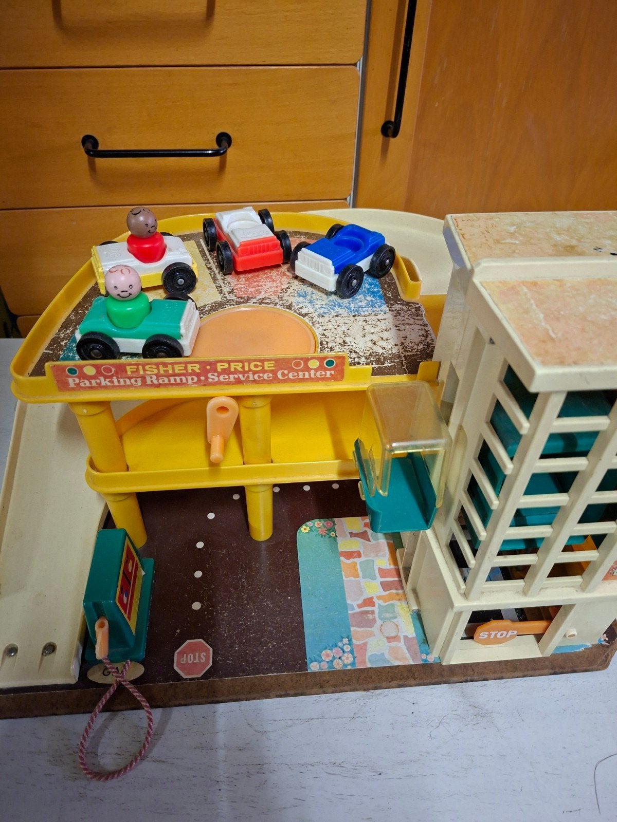 Fisher price garage  4 autokes, Kinderen en Baby's, Speelgoed | Fisher-Price, Ophalen